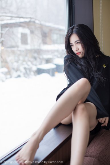 美女主持人采访给力女生现场失误又失礼-必一运动官方网站(图2) 必一运动登录入口