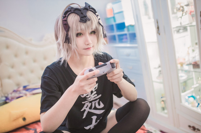 经历造就品位 时尚名媛温雅引领精奢式生活|必一运动官方网站(图3)